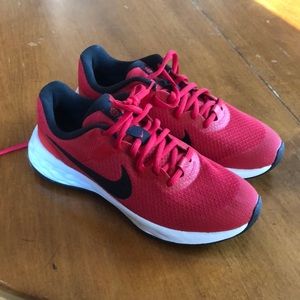 brand new nike shoes 3.5youth